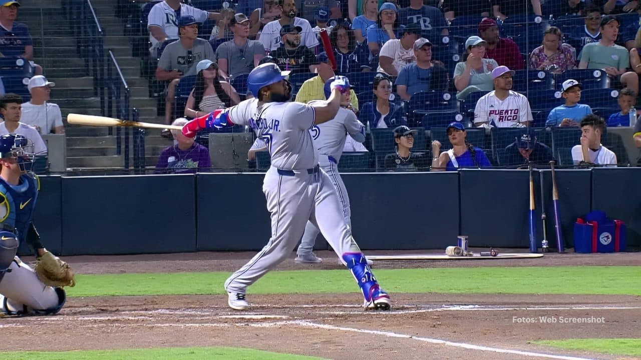 Vladimir Guerrero Jr. bateando con Toronto Blue Jays