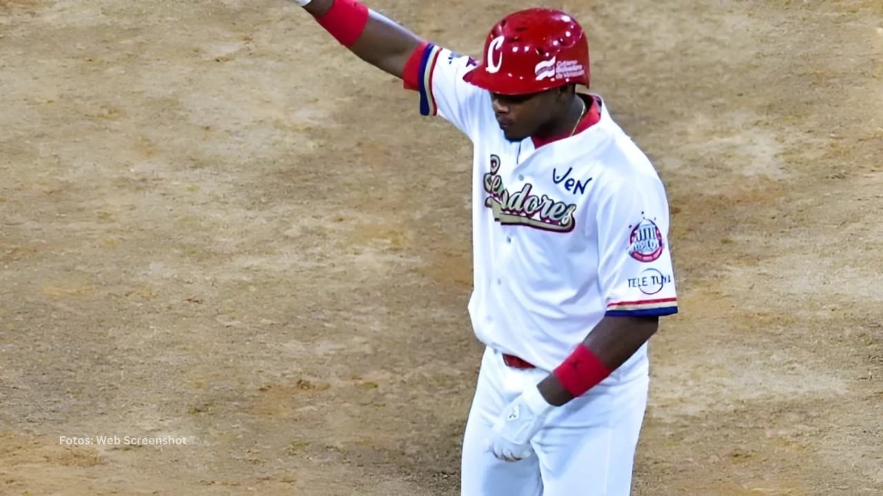 Yoelkis Guibert con Senadores de Caracas en la Liga Mayor de Beisbol en Venezuela