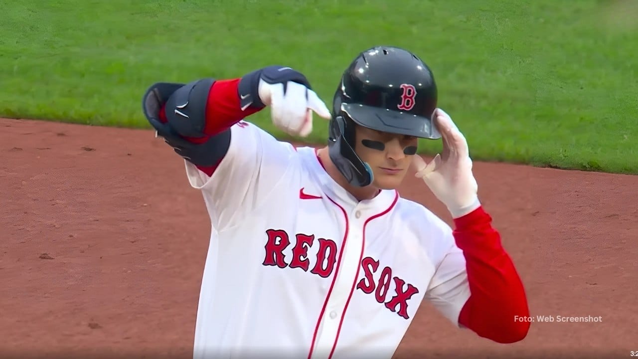 Marcelo Mayer con el conjunto de Boston Red Sox