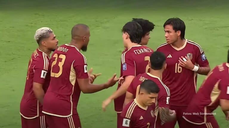 Jugadores de Venezuela reunidos en un juego las eliminatorias de la Copa Mundial de la FIFA 2026 en CONMEBOL