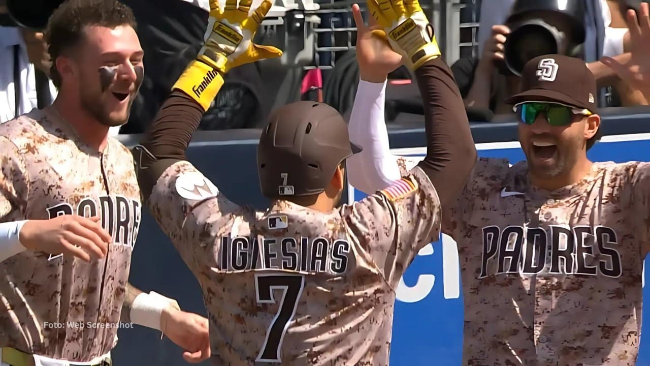 Jose Iglesias celebrando tras victoria de San Diego Padres