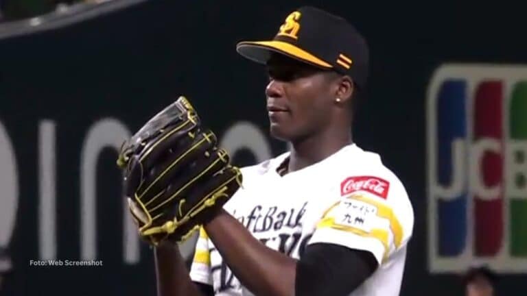 Liván Moinelo se subió al podio de abanicados en la Liga del Pacífico en NPB 2025, gracias a su buena exhibición.