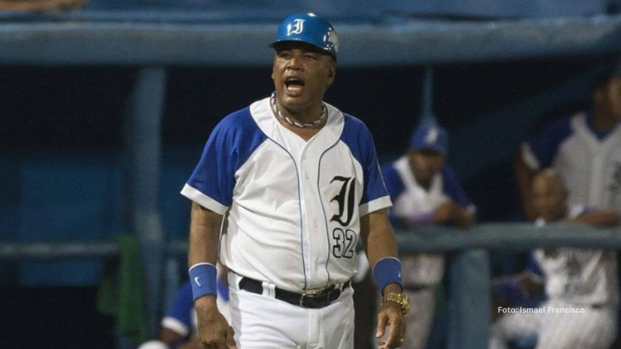 victor mesa manager de industriales