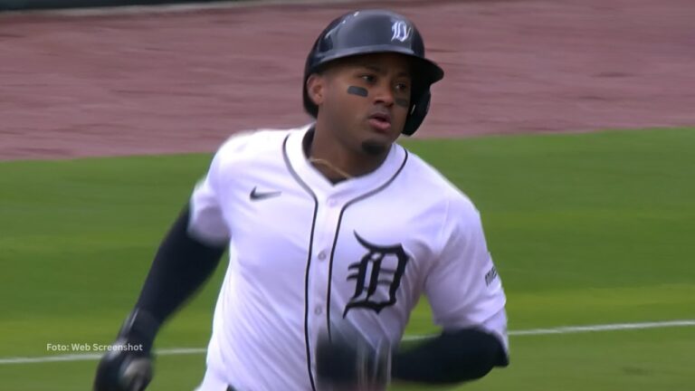 Andy Ibáñez recorriendo las bases con Detroit Tigers