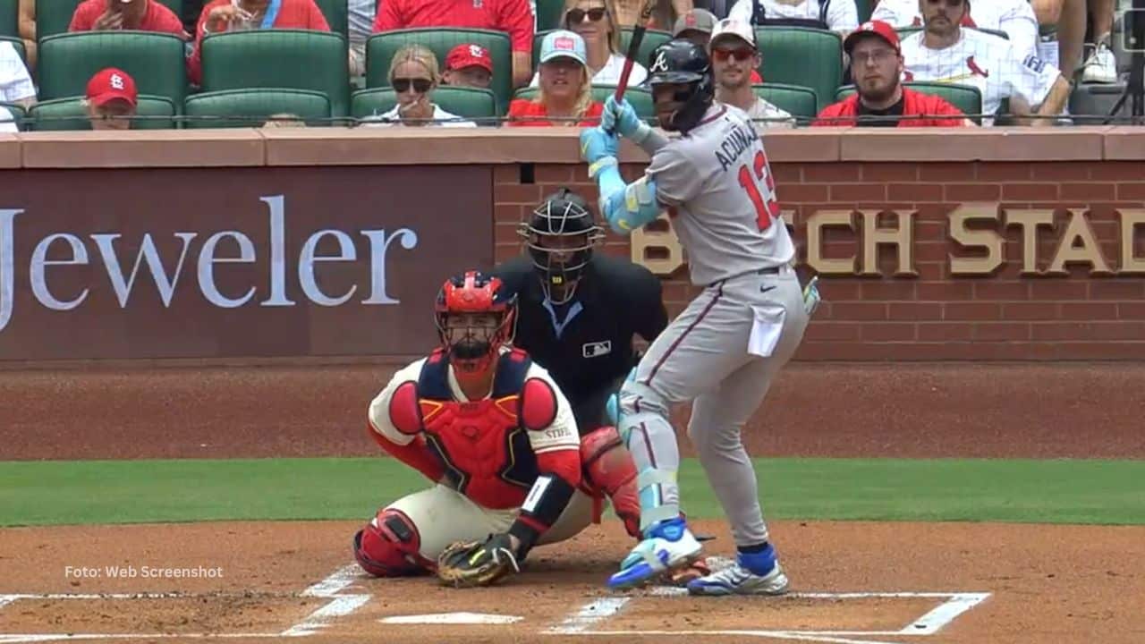 El pelotero venezolano Ronald Acuña Jr puso a tope su poder desde temprano y asumió de manera oportuna su nueva posición.