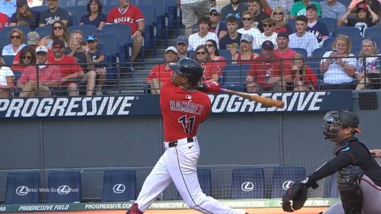 El pelotero dominicano José Ramírez también es parte de un club que lidera Barry Bonds y su padre Bobby.