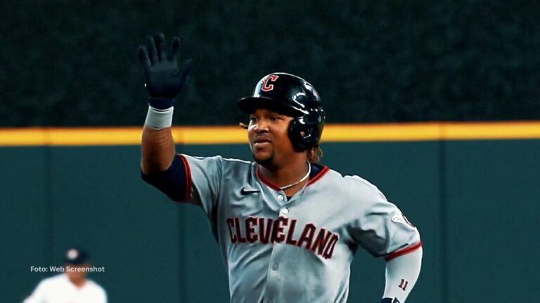 José Ramirez recorriendo las bases con Cleveland Guardians