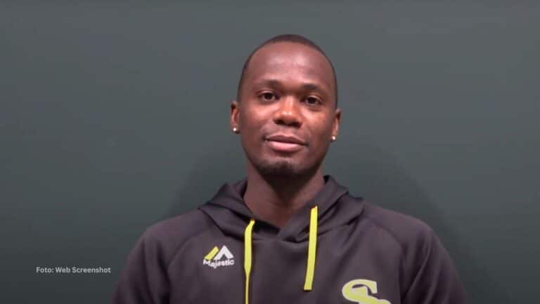 Según relató Liván Moinelo, su descubrimiento para el beisbol fue absolutamente casual cuando era un niño en San Juan y Martínez.