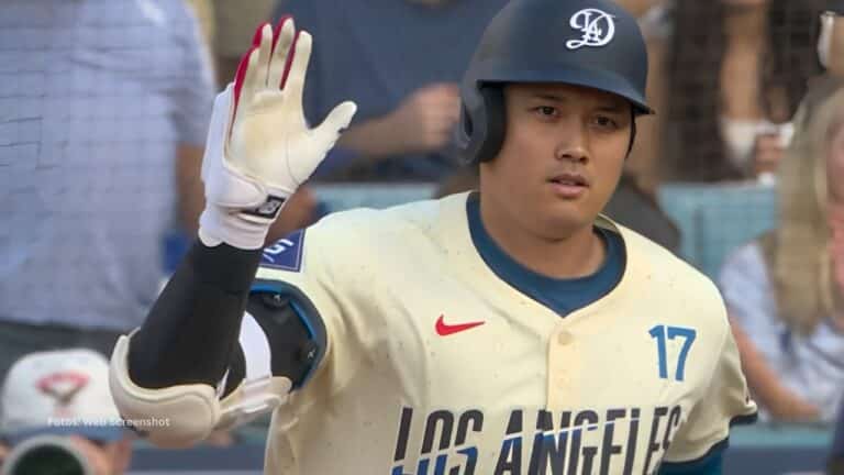 Shohei Ohtani recorriendo las bases con el conjunto de Los Angeles Dodgers