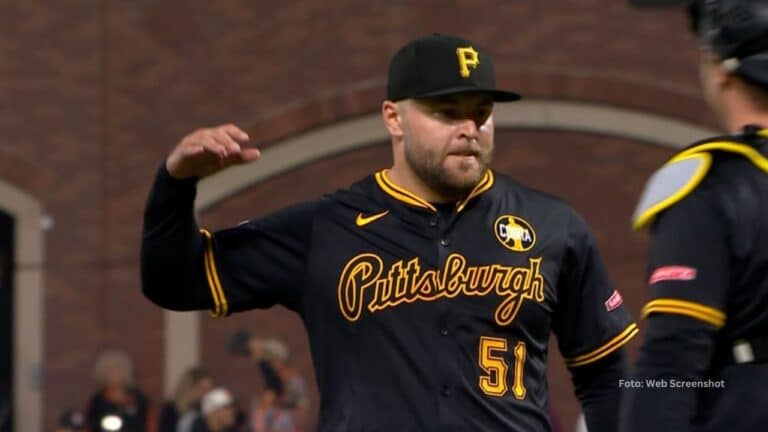 En lo que va de la temporada 2025, el pitcher ahora de New York Yankees, registra 2.37 de efectividad, con 17 salvados en 42 oportunidades.