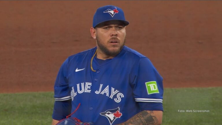 Yariel Rodriguez en un juego con Toronto Blue Jays