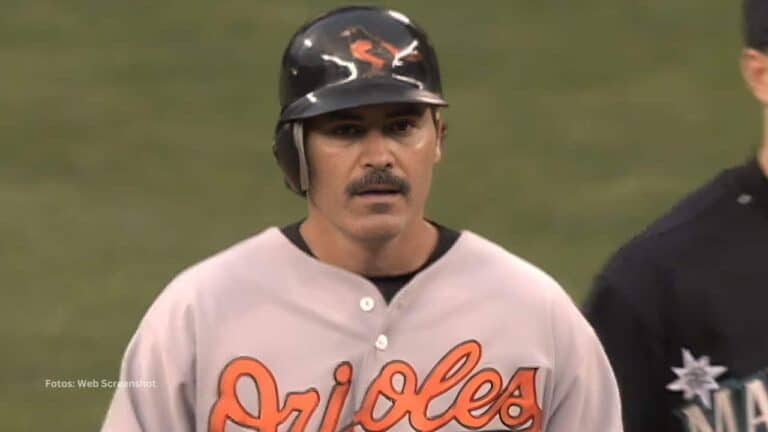 Rafael Palmeiro conectó 40 o más cuadrangulares en cuatro temporadas durante su carrera de MLB.