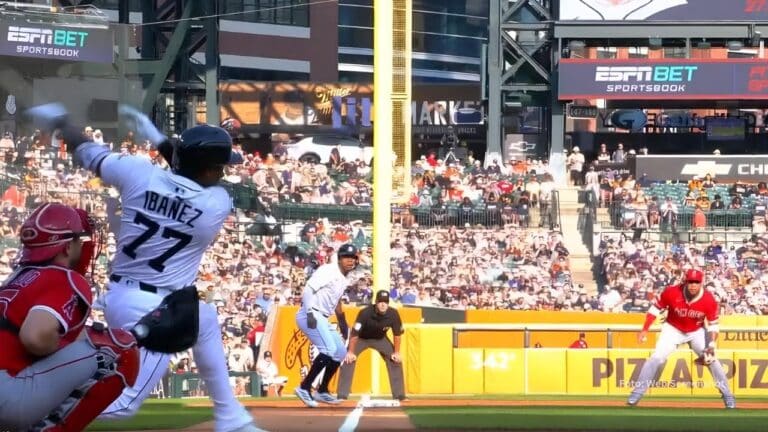 Andy Ibáñez bateando con Detroit Tigers