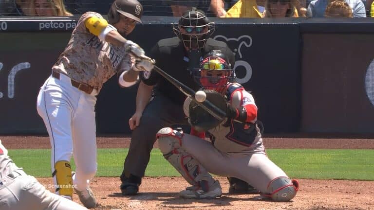 Luis Arráez la llevó lejos en San Diego y remolcó dos ante Boston Red Sox.