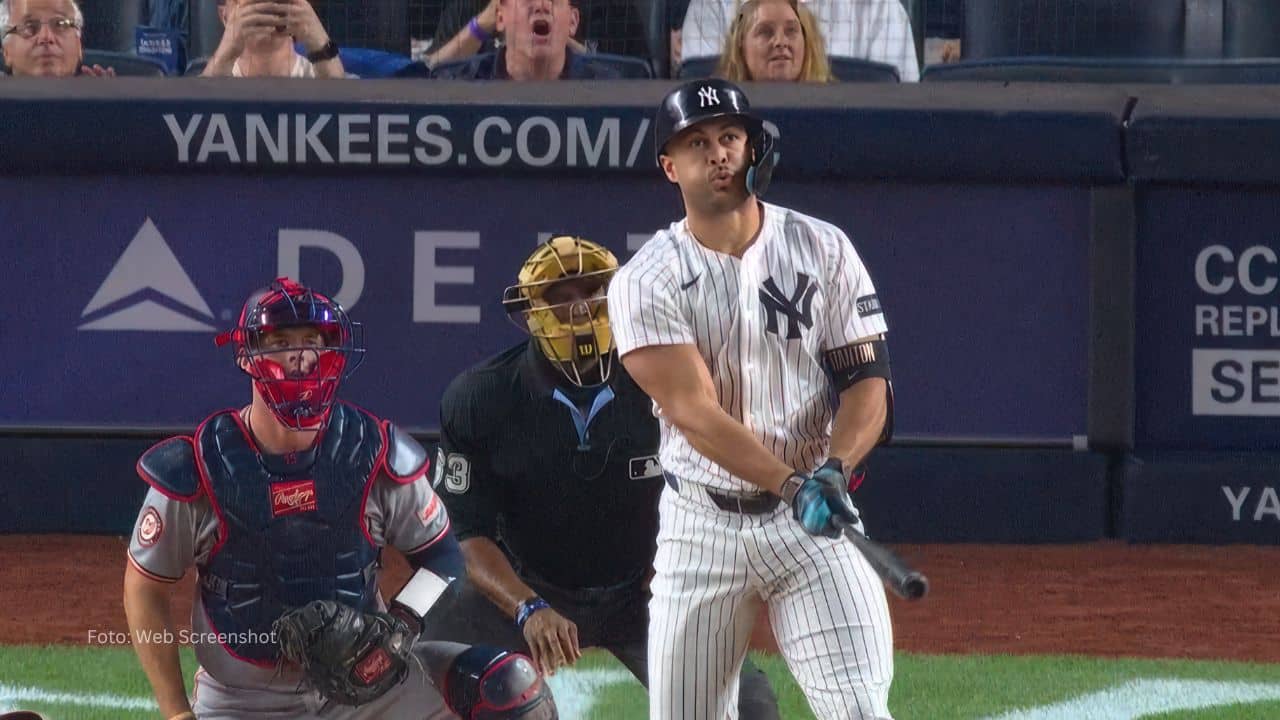 Giancarlo Stanton se convirtió en el pelotero 37 en la historia de New York Yankees con semejantes números.