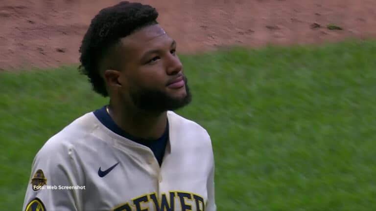 Jackson Chourio en un juego con Milwaukee Brewers