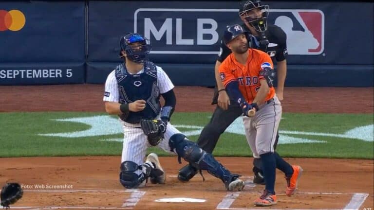 Jose Altuve fue recibido entre abucheos entre los miles de aficionados en el Yankee Stadium.