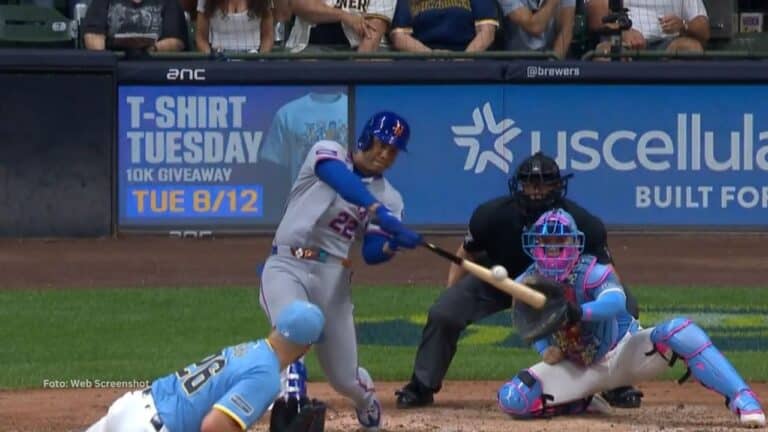 Juan Soto el home plate y pudo romper el empate ante Milwaukee Brewers, fungiendo como un envión anímico para Mets.