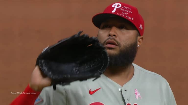 Lanzador venezolano Jose Alvarado con Philadelphia Phillies