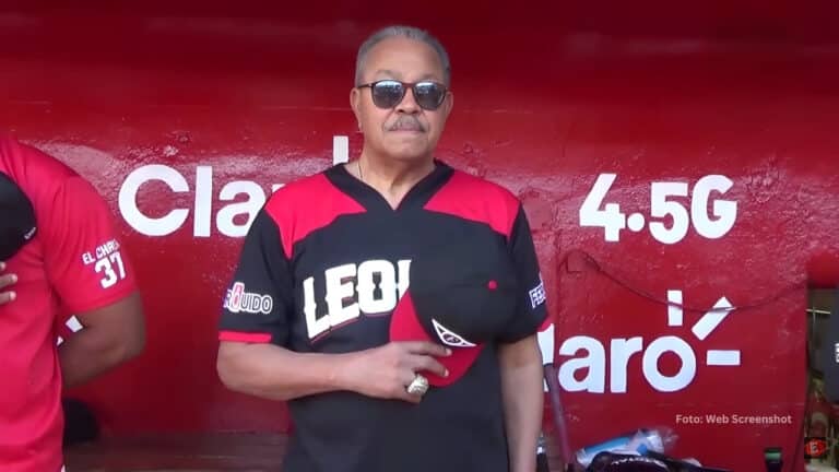 Dominicano Juan Marichal en un juego con Leones del Escogido