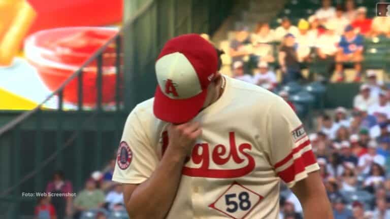 El lanzandor cubano Victor Mederos salió castigado tras relevo frente a Chicago Cubs en MLB 2025.