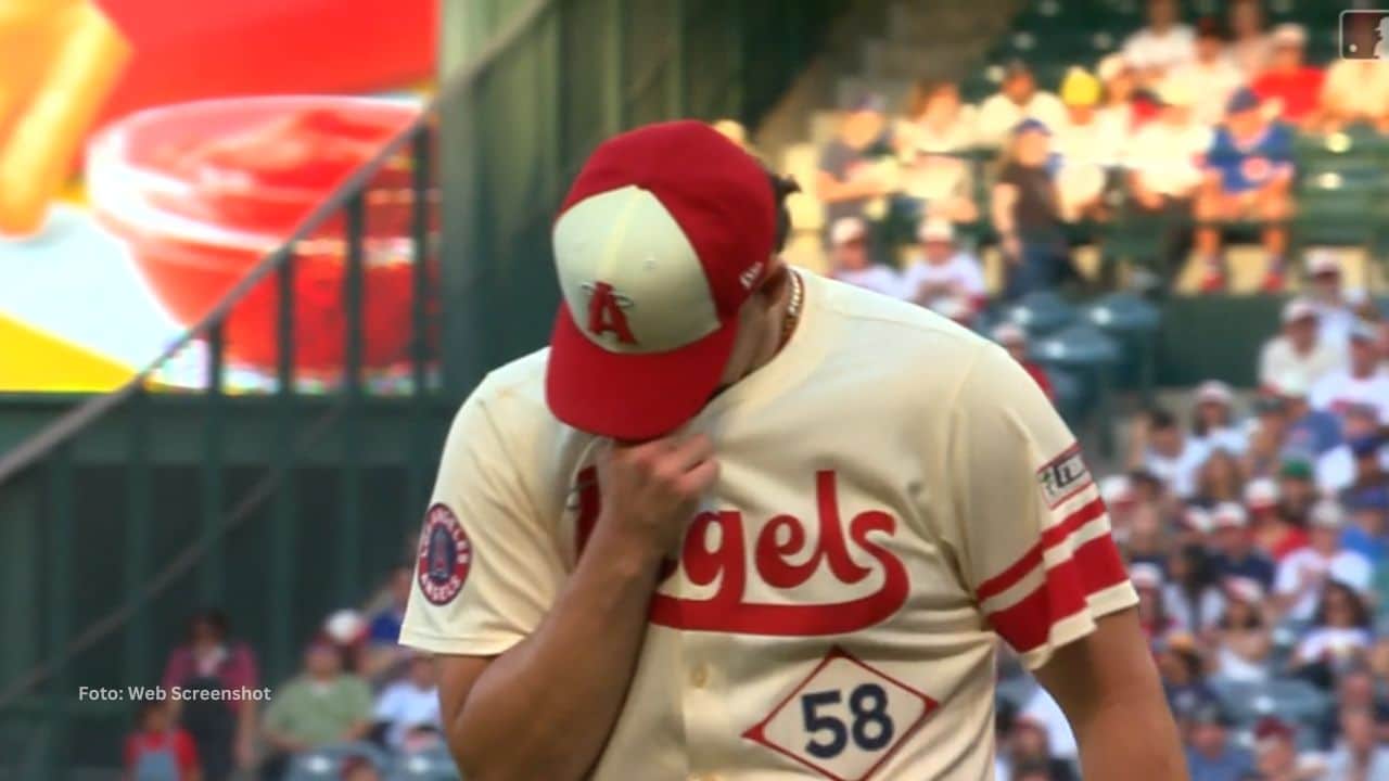 El lanzandor cubano Victor Mederos salió castigado tras relevo frente a Chicago Cubs en MLB 2025.