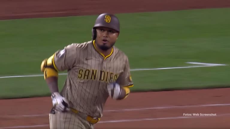 Luis Arráez recorre las almohadillas con San Diego Padres
