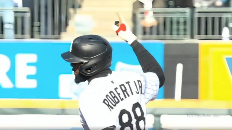 Luis Robert Jr. recorriendo las bases tras jonrón con Chicago White Sox