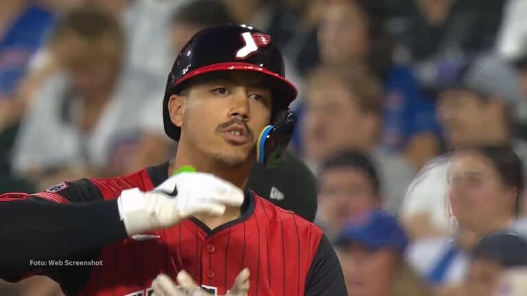 Miguel Vargas en un juego con Chicago White Sox