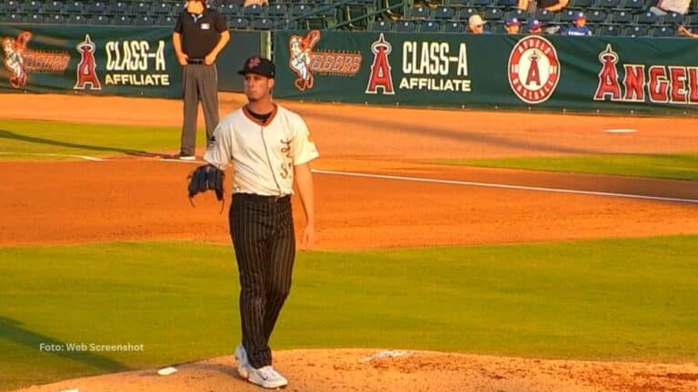 Pitcher de 95 millas expuso públicamente su interés en vestir el traje del equipo Cuba.