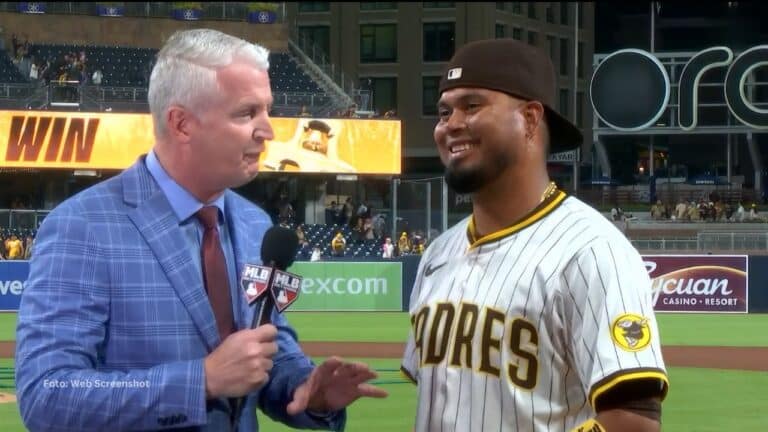 Luis Arráez recibió el reconocimiento como el jugador de San Diego Padres que mejor representa los valores del deporte.
