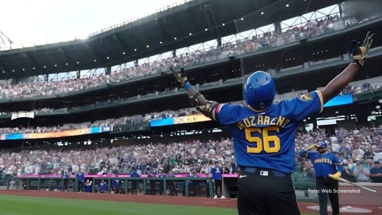 Randy Arozarena celebra un cuadrangular con Seattle Mariners