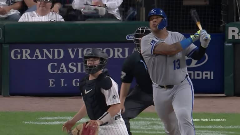 Salvador Perez bateando con Kansas City Royals