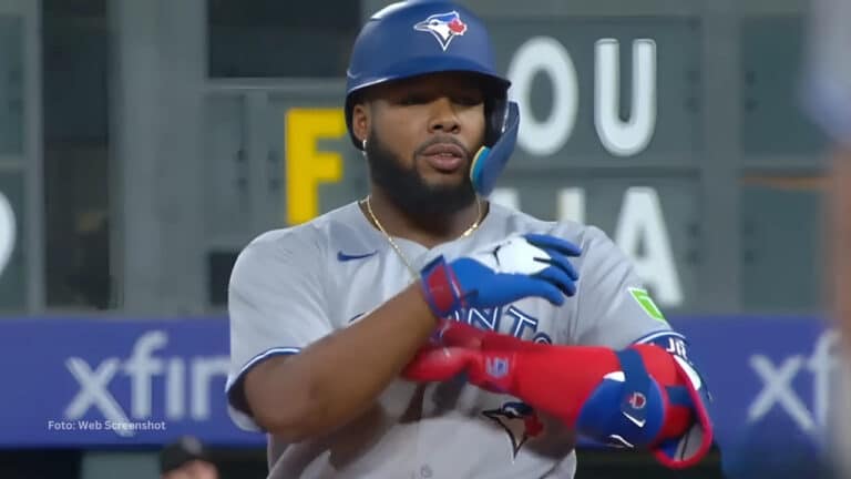Vladimir Guerrero Jr. con el conjunto de Toronto Blue Jays