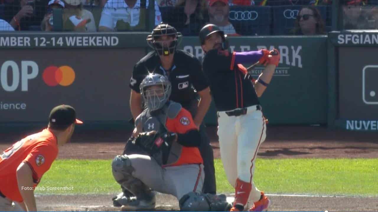 Willy Adames dando su jonrón