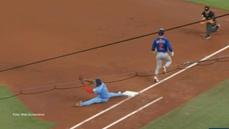 Aunque Vladimir Guerrero Jr. no presenta grandes números como defensor, la realidad es que acostumbra a firmar grandes jugadas.