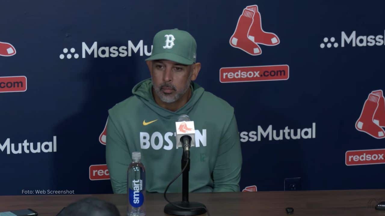 Alex Cora es el a penas el quinto latino en la MLB con al menos 600 lauros en su haber.