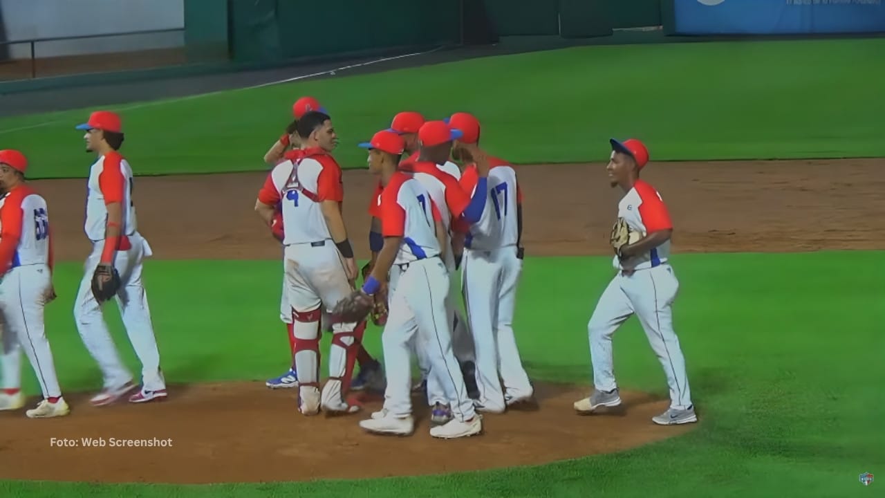 Jugadores del Equipo Cuba sub 23 celebra victoria en el Panamericano