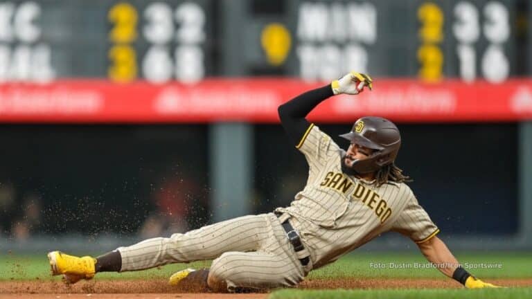 Fernando Tatis Jr. robando base con San Diego Padres