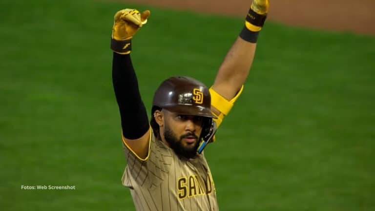 Fernando Tatis Jr. celebrando un batazo con San Diego Padres