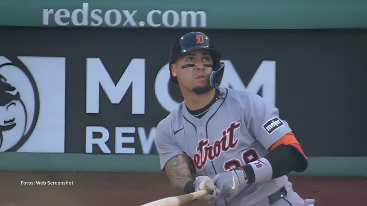 Javier Báez bateando con Detroit Tigers