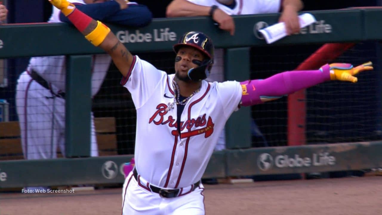 Ronald Acuña Jr no quiso concluir esta temporada sin antes darle una exhibición de lujo a su público en el "Truist Park".