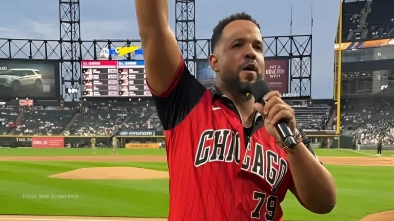 Jose Abreu en el Guaranteed Rate Field con la camisa de Chicago White Sox