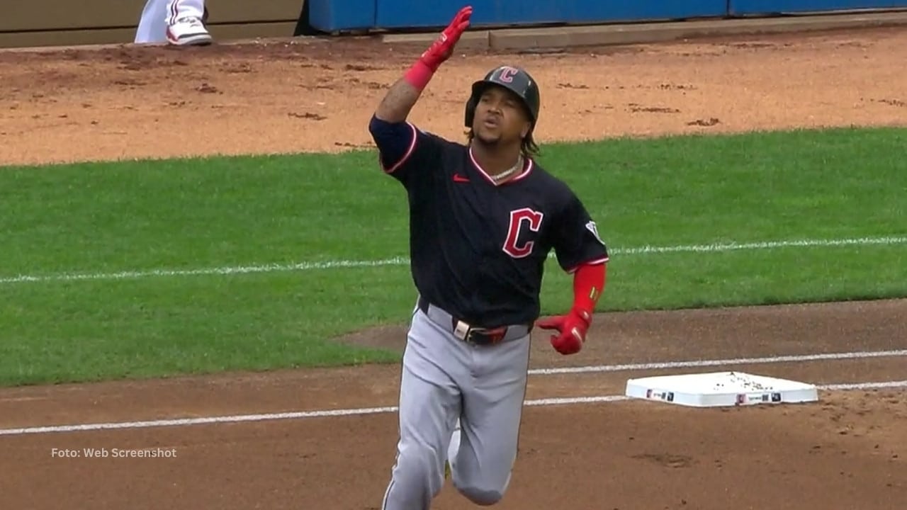 Jose Ramirez recorre las bases tras jonrón con Cleveland Guardians