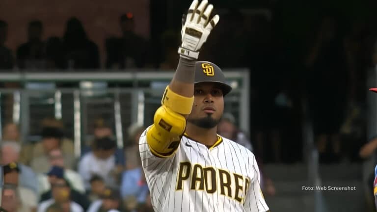 Luis Arráez en un juego con San Diego Padres