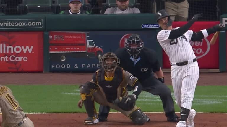 Miguel Vargas bateando con Chicago White Sox