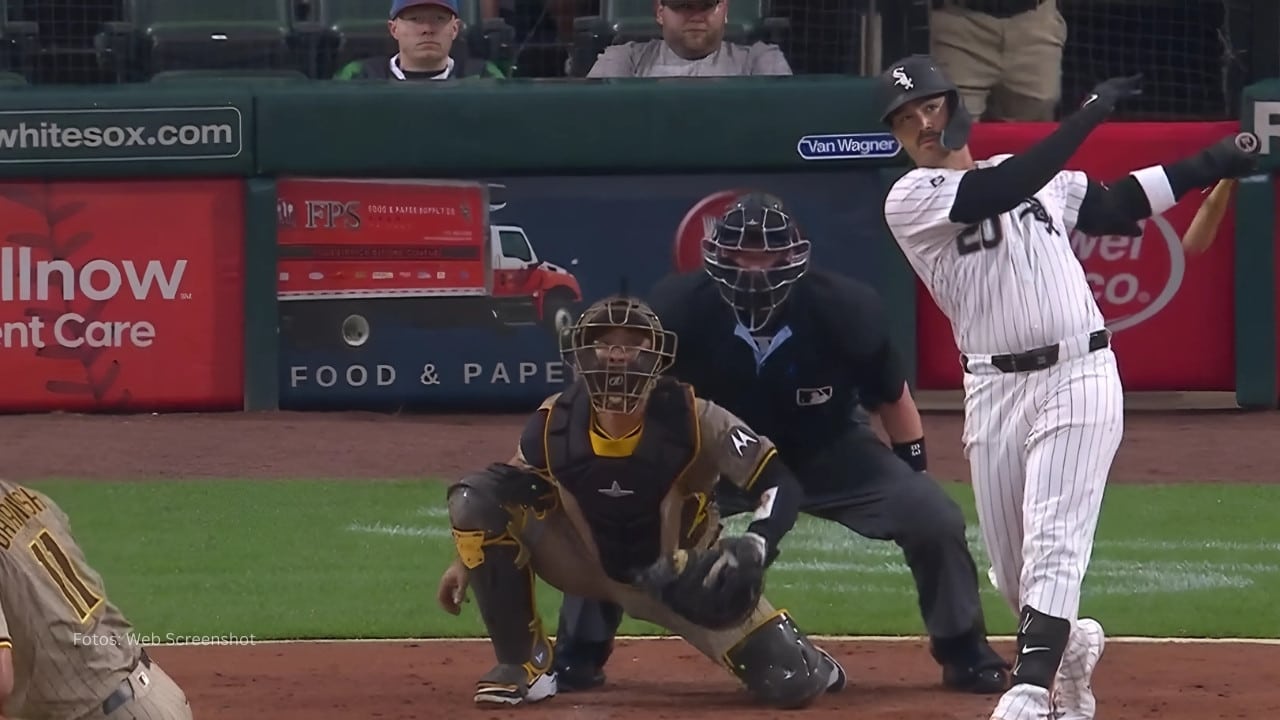 Miguel Vargas bateando con Chicago White Sox