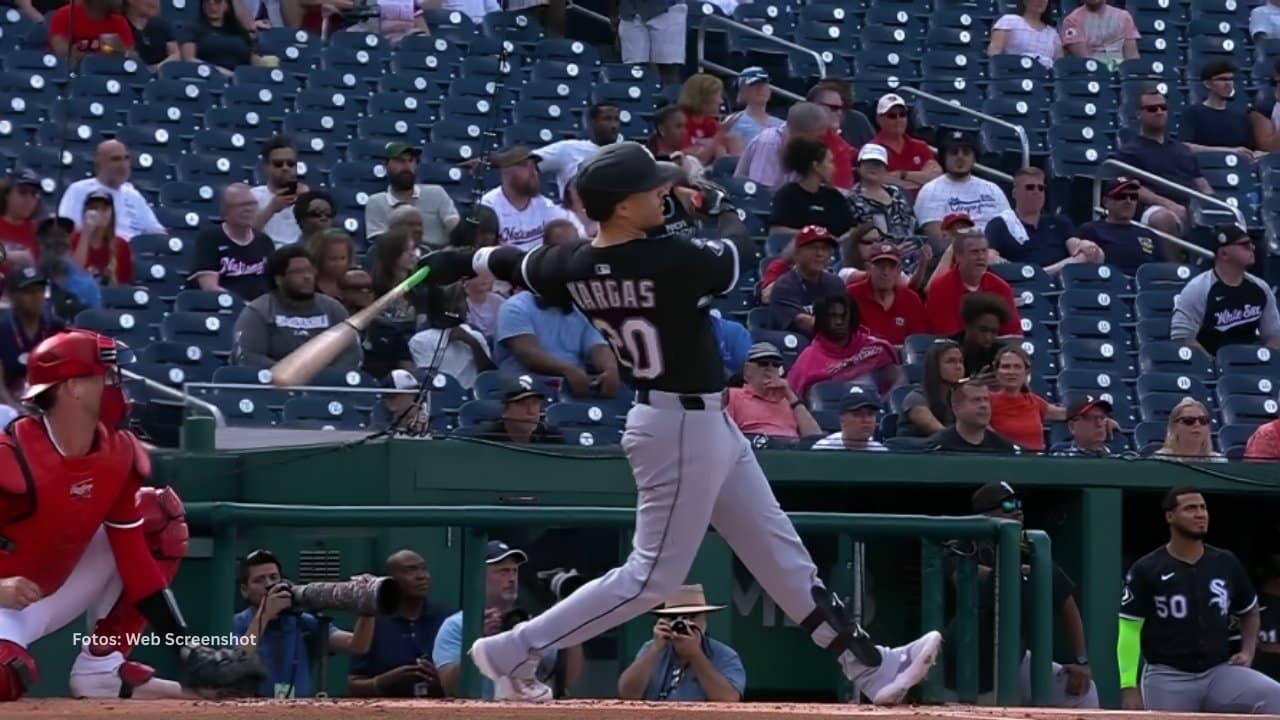 Miguel Vargas bateando con Chicago White Sox