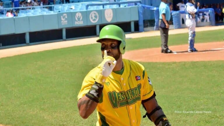 Alexei Ramírez volvió a mostrarse inmenso al bate al conectar de 4-3 para consolidarse como una de las grandes figuras del beisbol cubano.