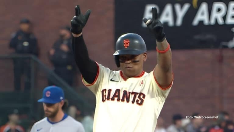 Rafael Devers en un juego con San Francisco Giants